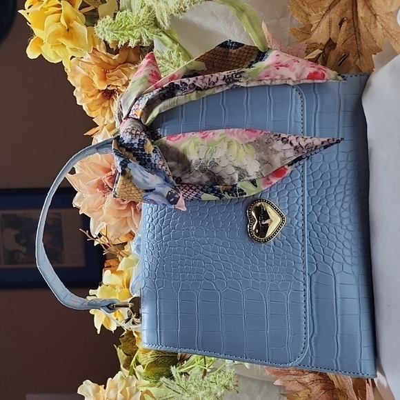 BETSEY JOHNSON BLUE ALLIGATOR BETSEY JOHNSON TOP HANDLE w/SCARF - Picture 6 of 7